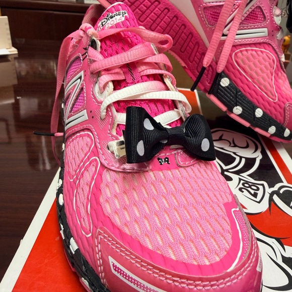 New Balance RunDisney Minnie Mouse Kids Shoes Size 3.5 NIB Rare 2014 - Picture 2 of 9